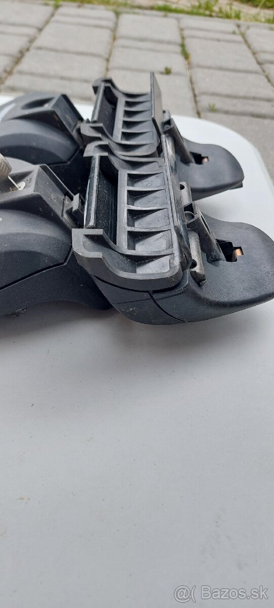 Predám úchyty Thule na strešné nosiče.Boli - 2