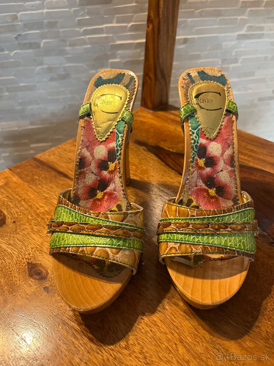 Rozne boty cislo 35 - 2