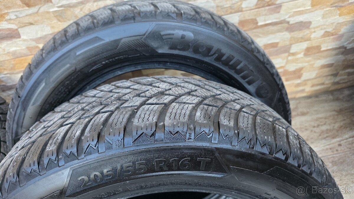 Predám 2xletné pneu 215/55r17 Continental - 2