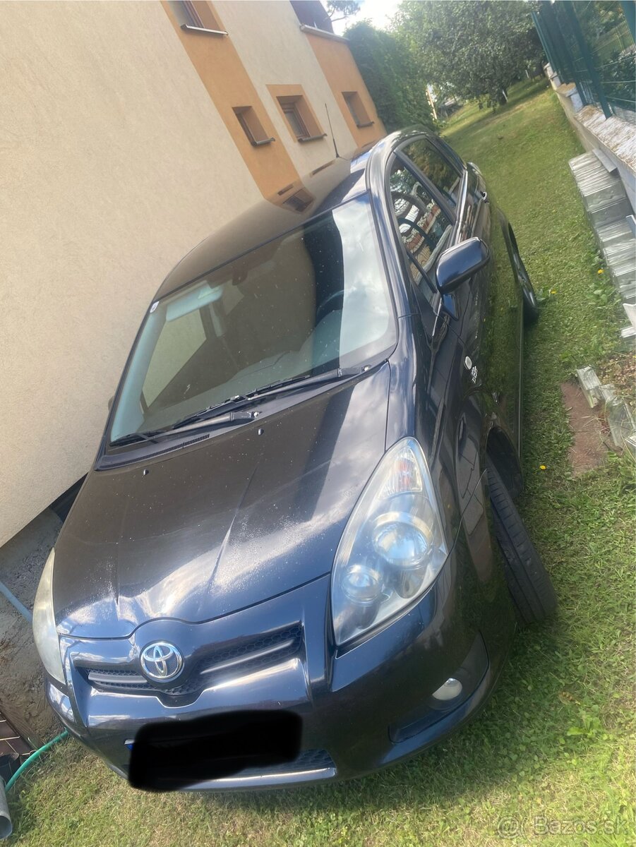 Toyota Corolla Verso - 2