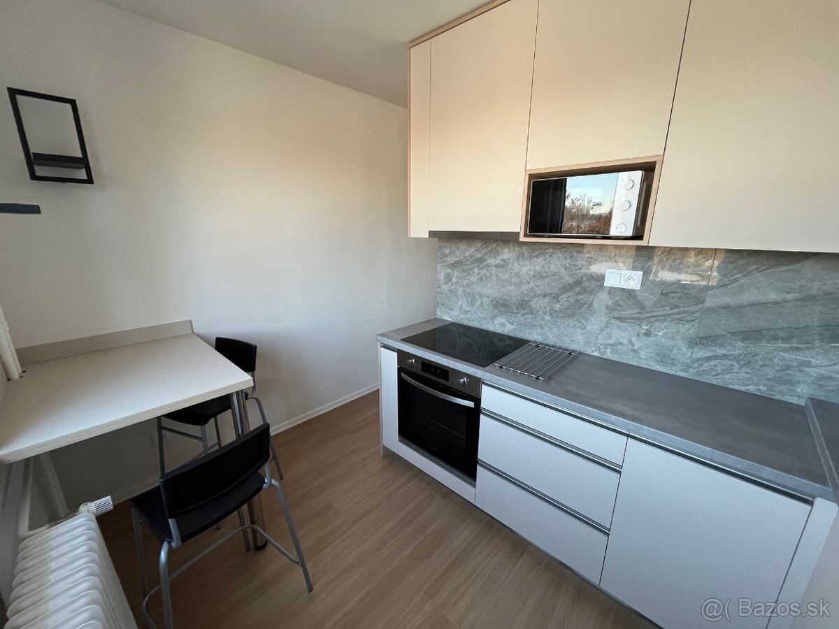 Krásny 2 izbový byt po kompletnej rekonštrukcii - 2