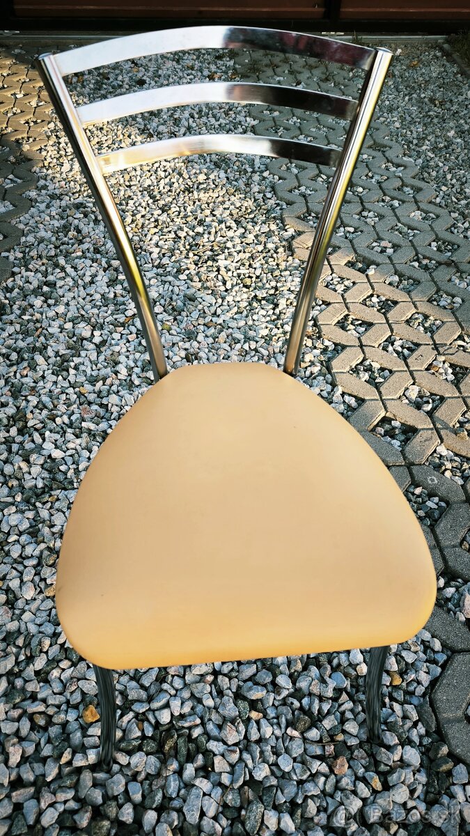 4 stolicky v super stave - 2