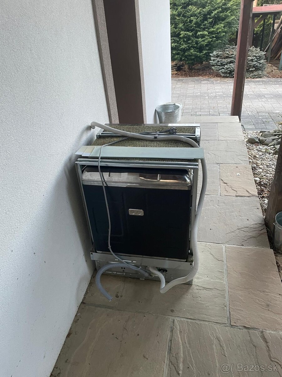 Umývačka riadu Whirlpool 6 series - 2