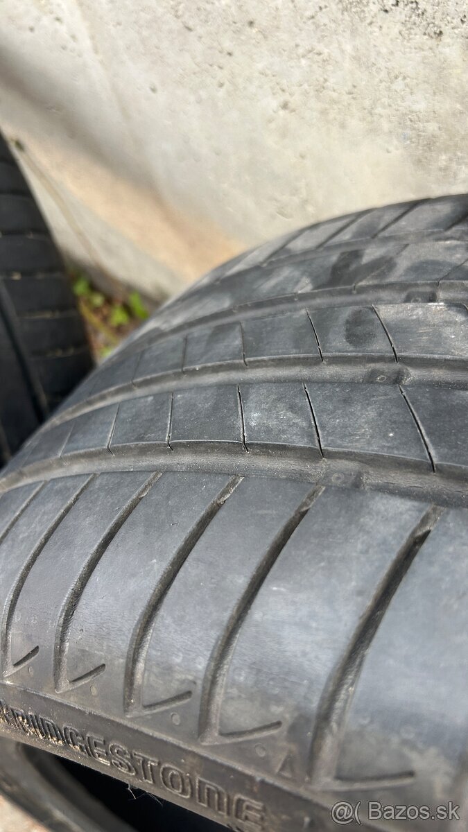 Predam 2x Pneu 225/40/19 Letne - 2