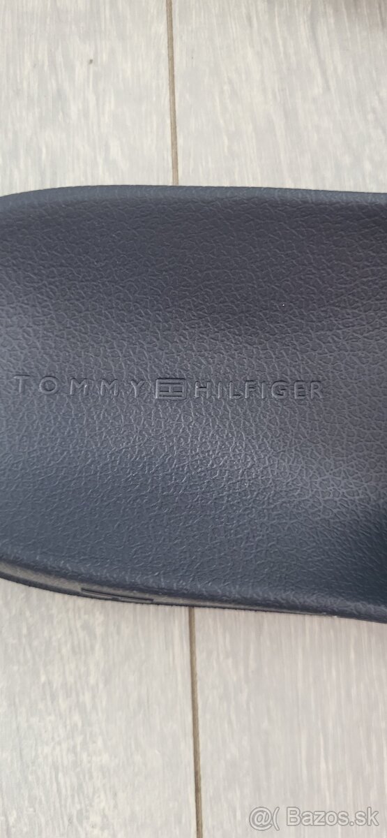 Tommy Hilfiger - 2