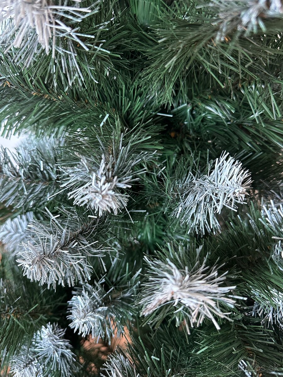 Nový umelý vianočný stromček – 1,5 m - 2