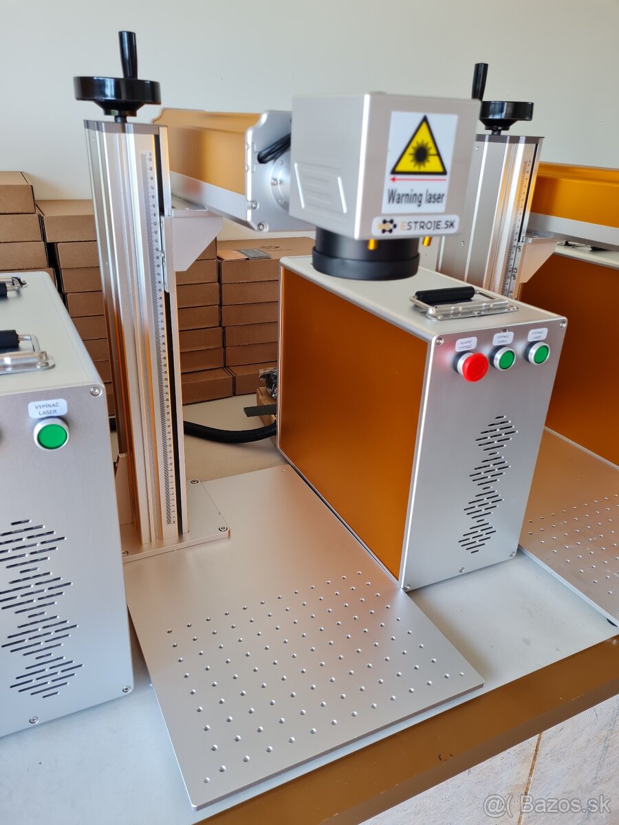 Fiber laser 20W, 30 W a 50W na popis súčiastok kovu plastu - 2