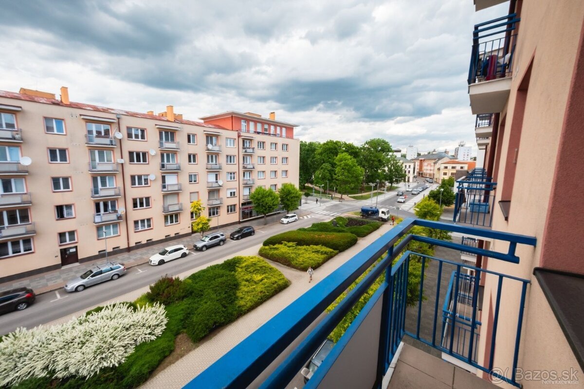 3-izbový byt priamo na námestí v meste Zvolen - 2