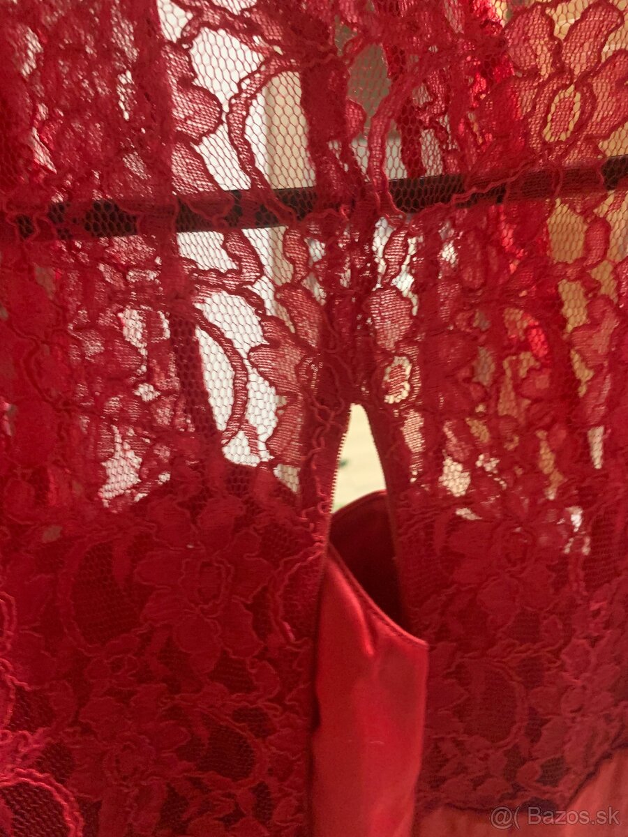 Červené šaty - 2