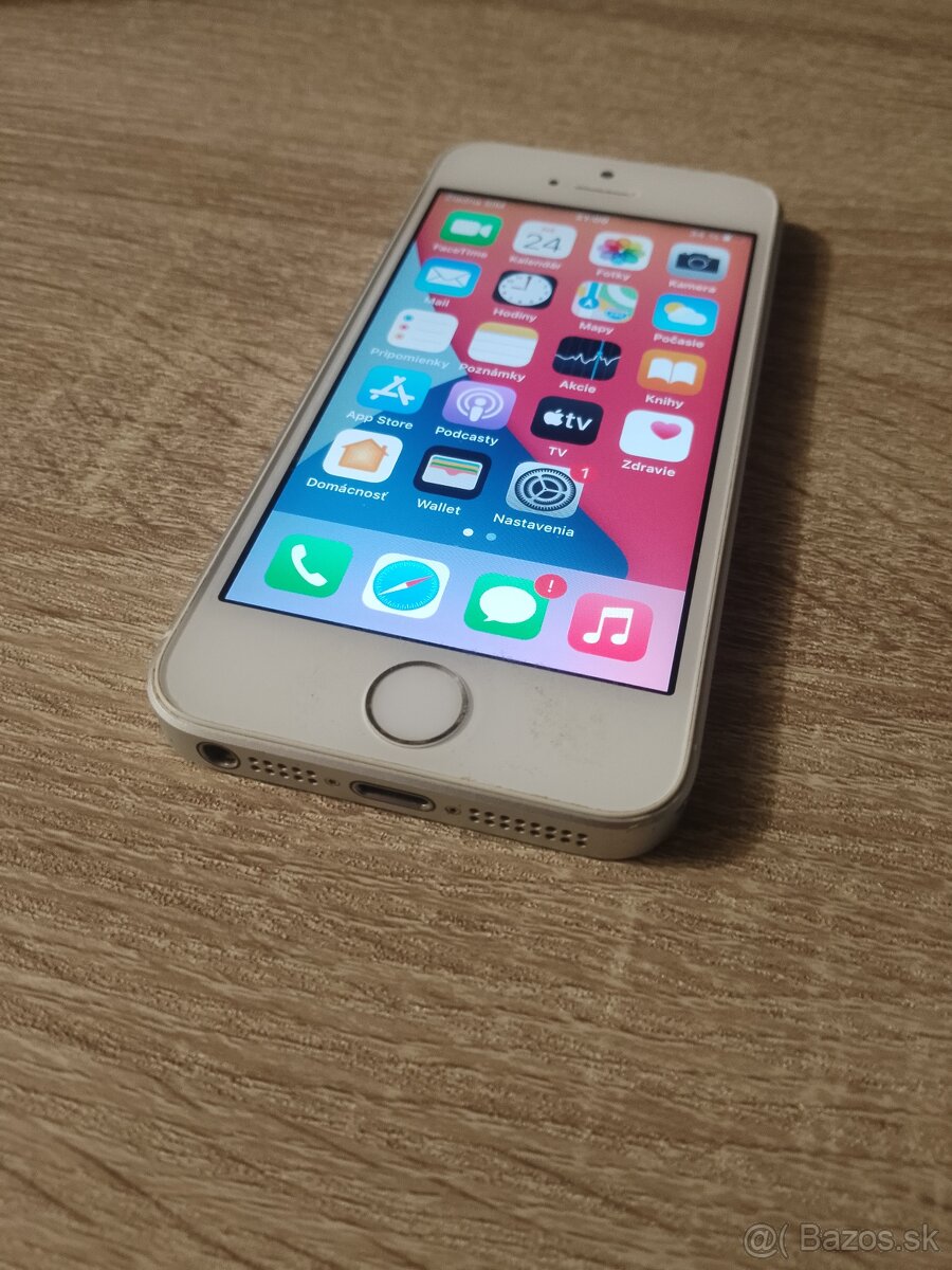 iPhone SE 1.generacie 2016 / 64GB Silver Pekný stav - 2