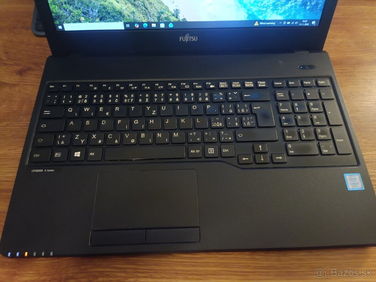 Fujitsu Lifebook A557 - 2