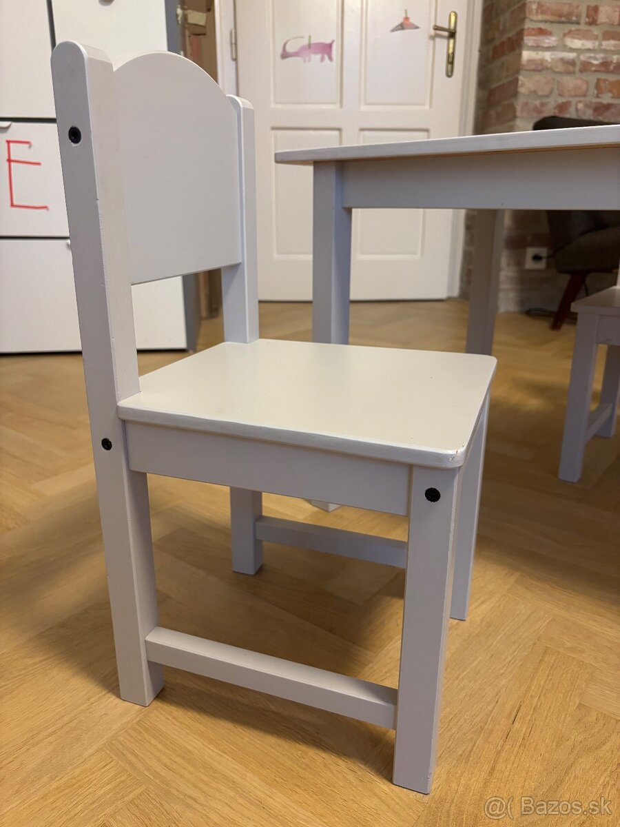 Stôl so stoličkami - 2