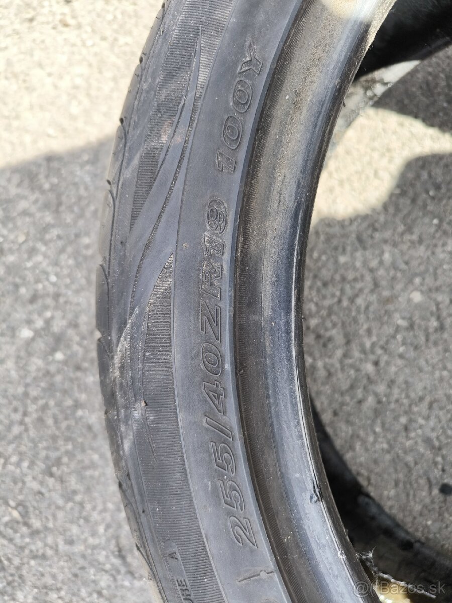Nexen 255/40R19 letné - 2