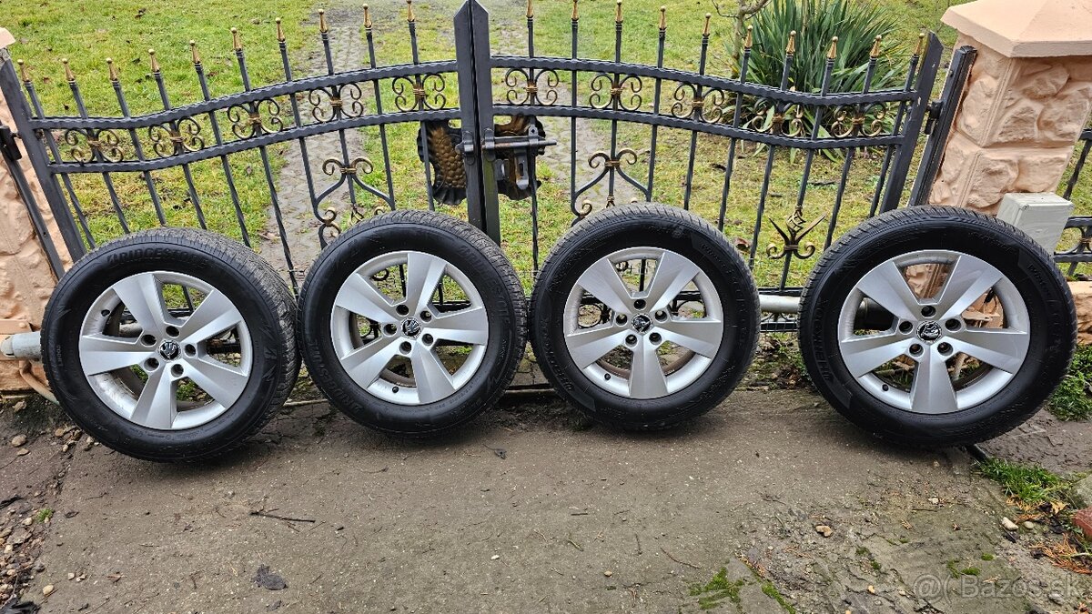 Skoda zimne 215/60 R16 - 2