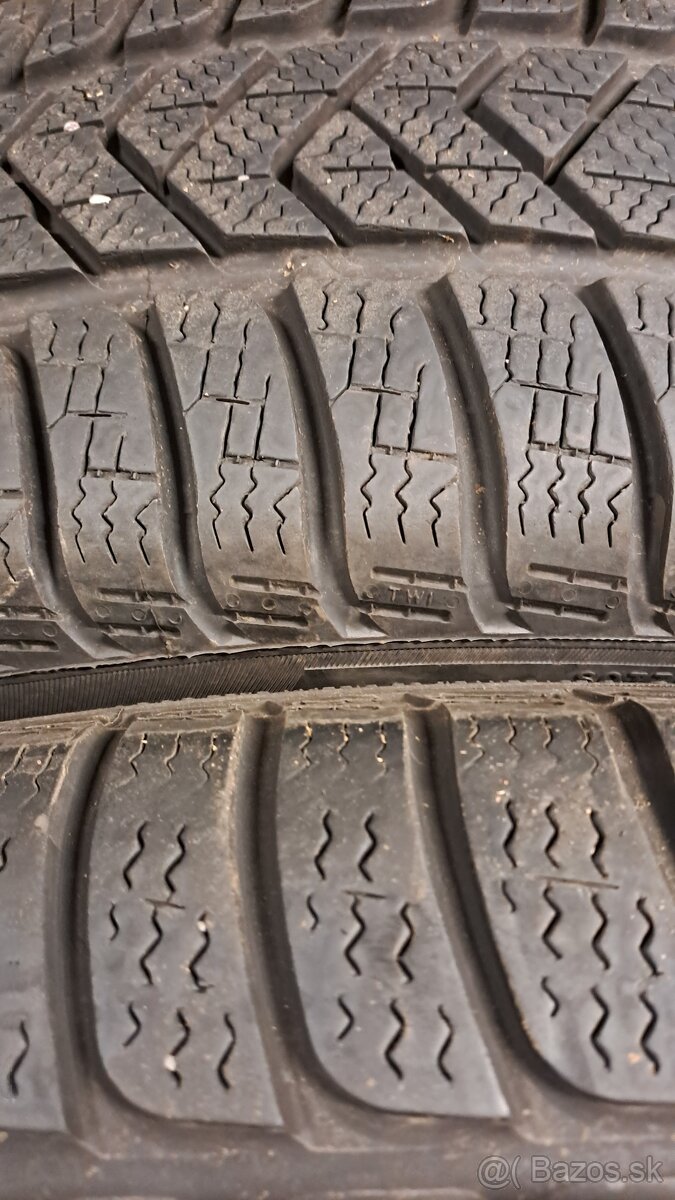 Predám 4ks jazdené zimné 225/45r18-95V Pirelli - 2