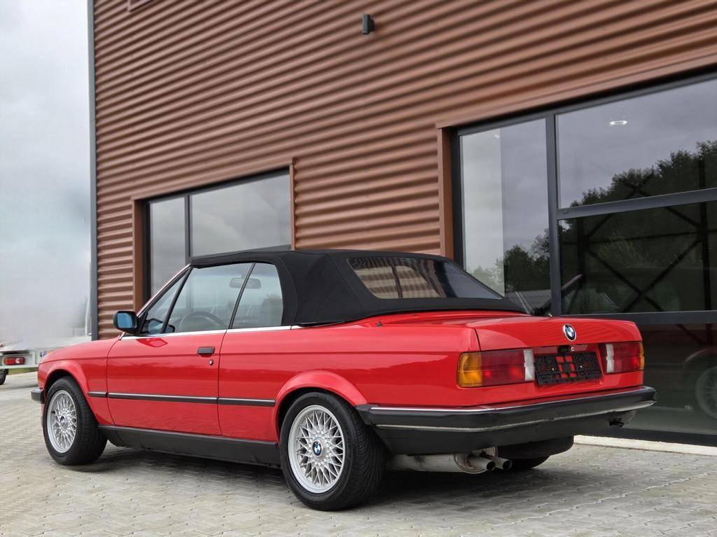 BMW 3-série Cabrio 320i (E30) z roku 1990 - 2