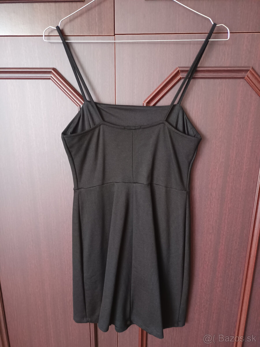 Krátke čierne minišaty na ramienka Bershka - 2