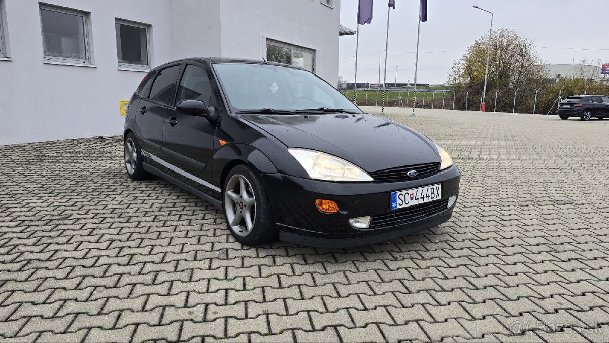 Ford Focus Ghia 2.0i - 2
