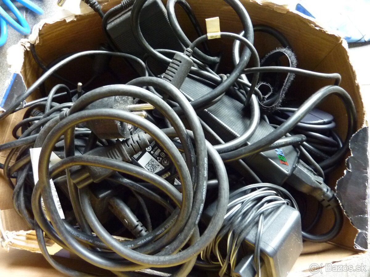 Predám nabíjačky-adaptery na notebooky(laptopy). - 2