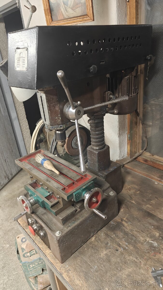 Predám stolovú vŕtačku Komunaras 2m112 - 2