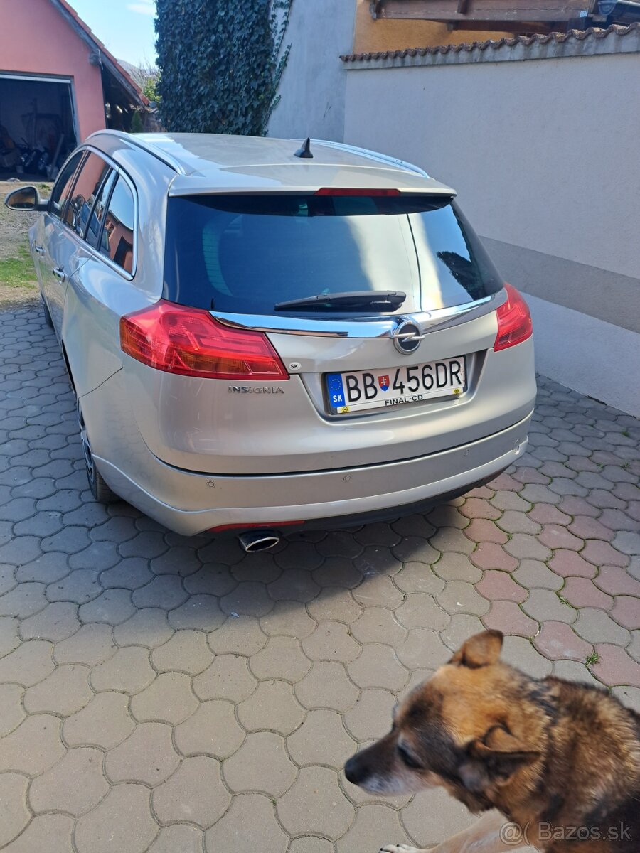 Predám opel Insignia Tour 1,8 103kw benzín opc rv2010 - 2
