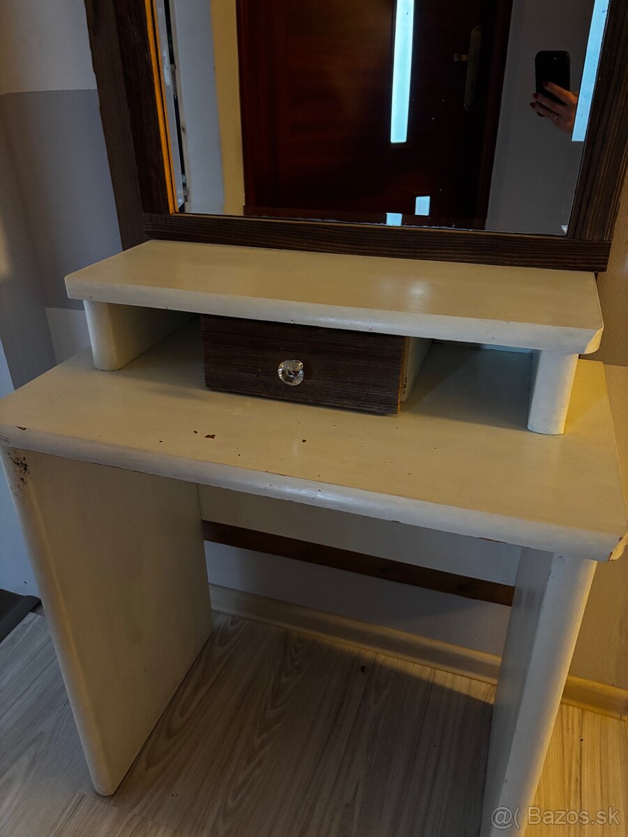 Toaletný stolík - 2