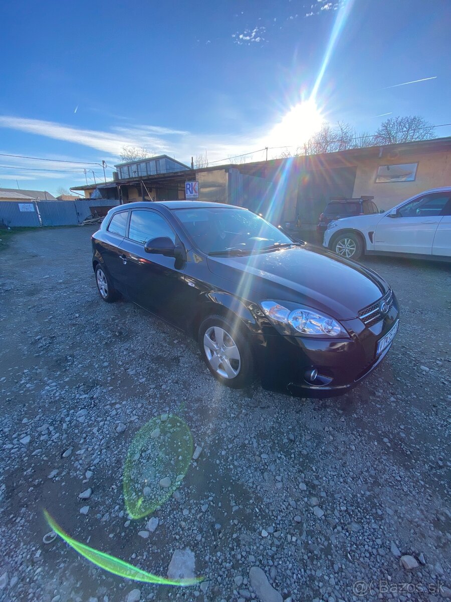 KIA Ceed 1.6 3 dverova - 2