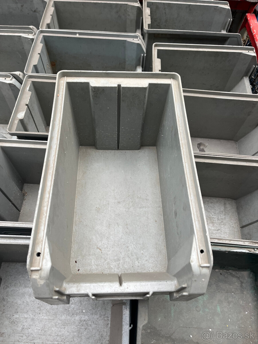 plastový zásobník - 2