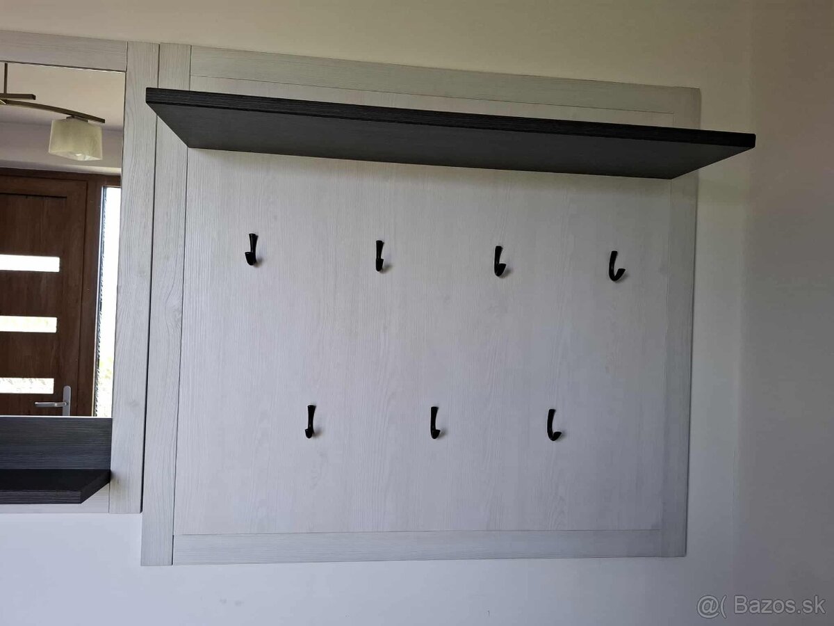 Predam vešiakovu stenu a zrkadlo - 2