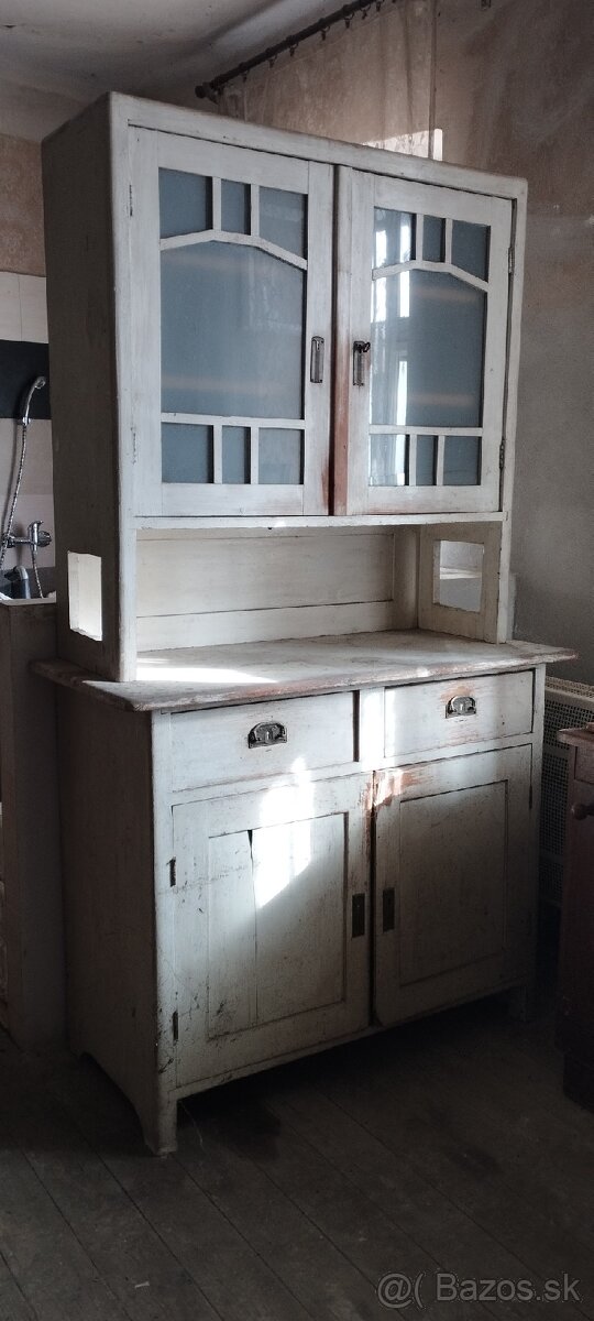 Predám starožitný nábytok - 2