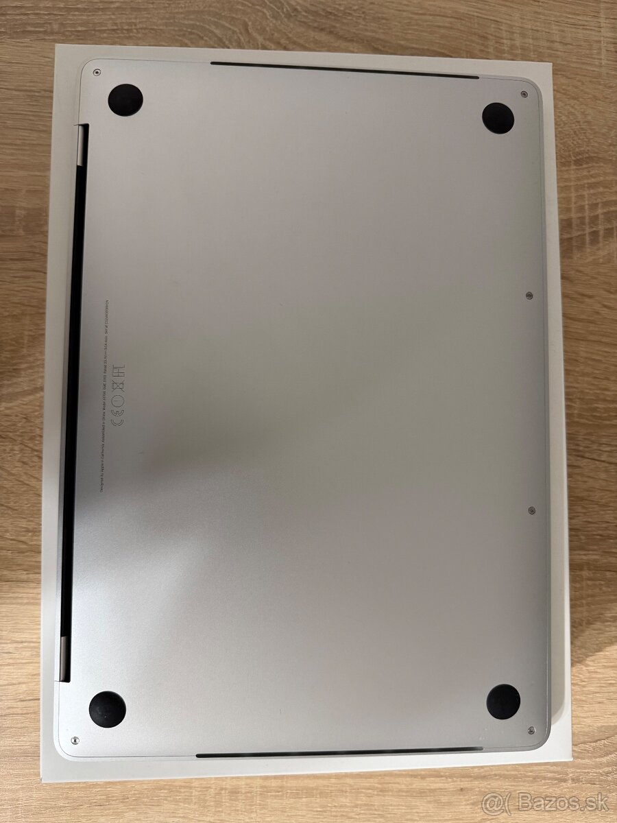 MacBook Pro (13-palcový, 2017, štyri Thunderbolt 3 porty) - 2