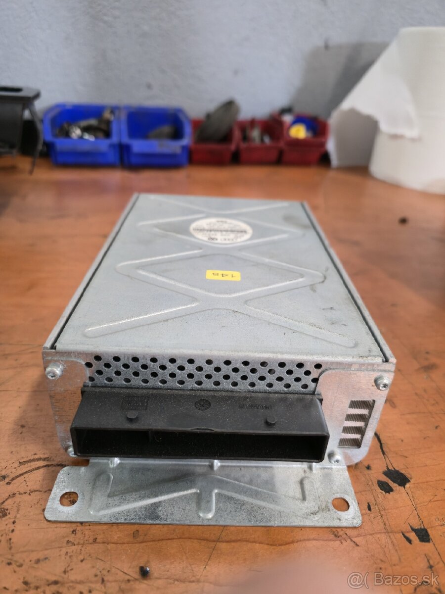 Zosilovač Audi a6 c6 - 2