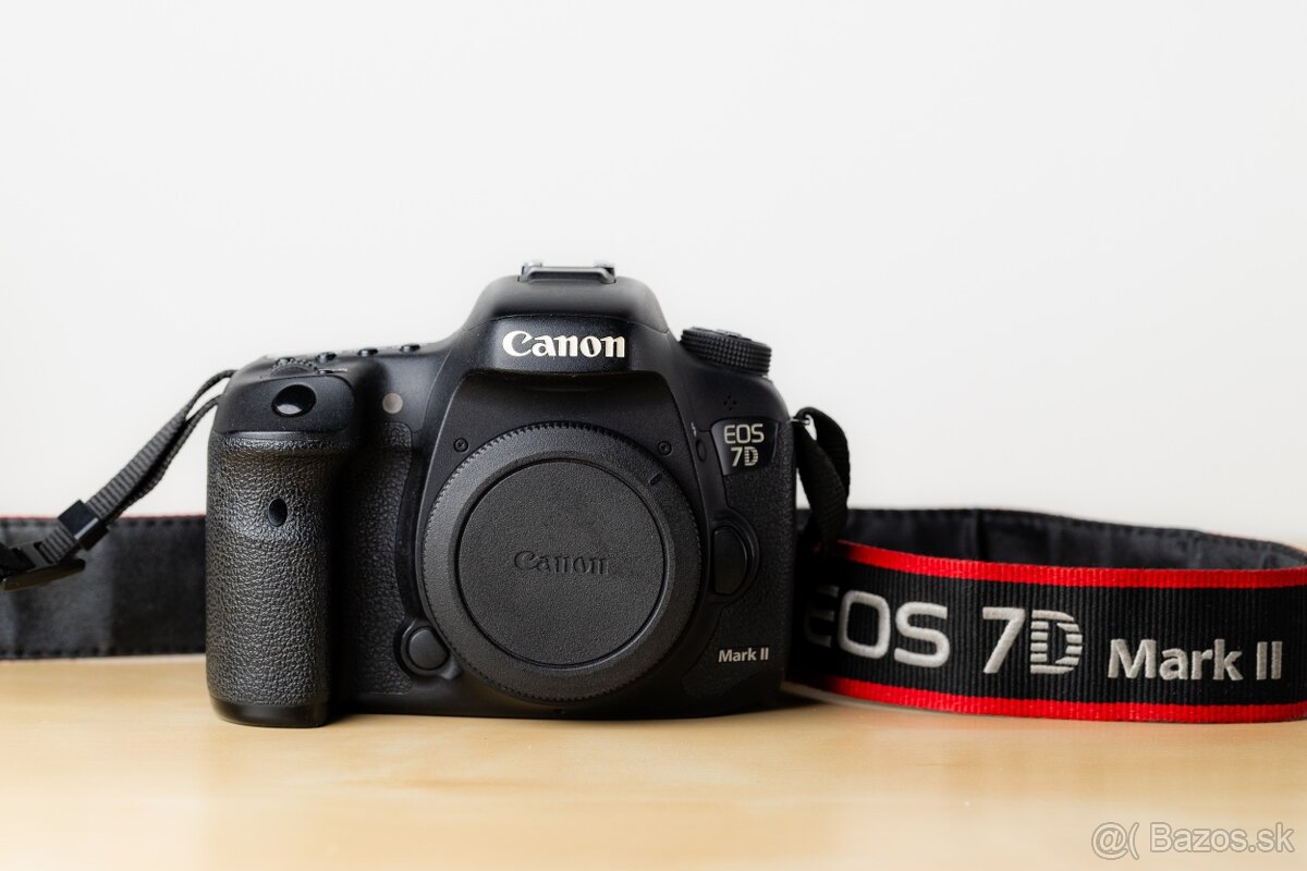 Canon EOS 7D Mark II + Grip - 2