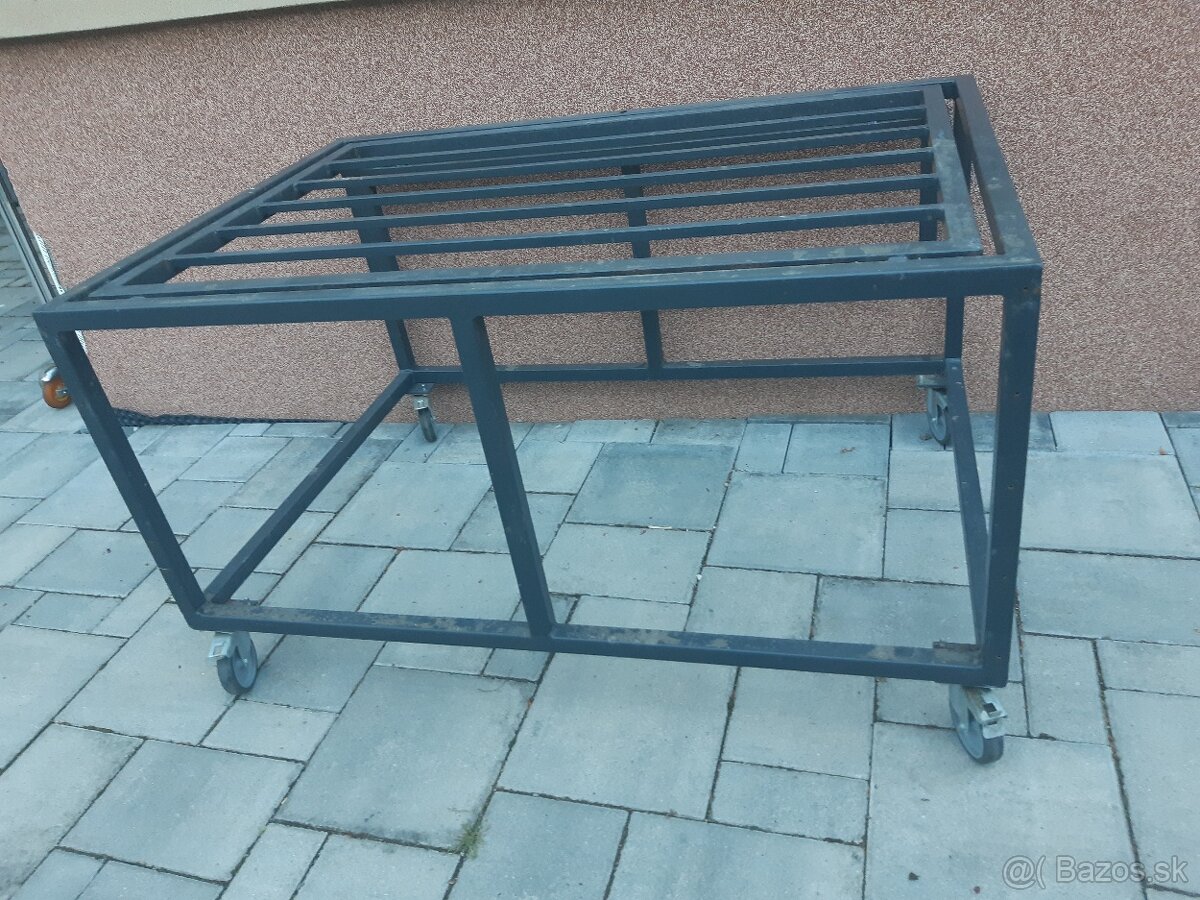 Predam konstrukciu na kolieskach. - 2