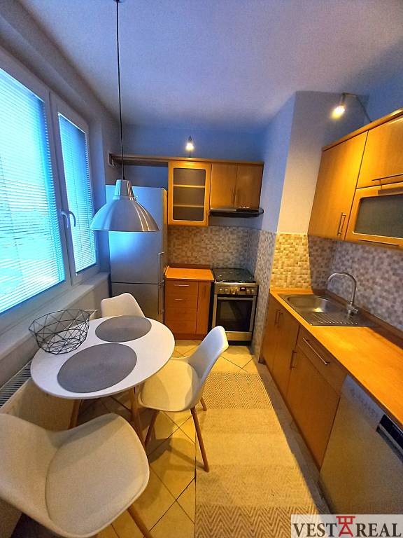 Rezervované: 3 izbový byt s balkónom Trnava- Nerudova - 2