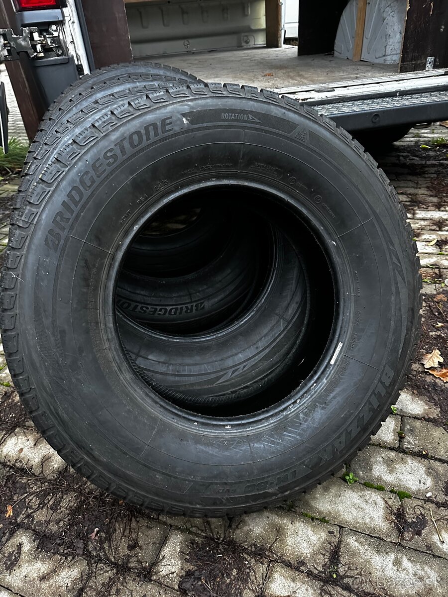 Predám 4x zimné pneu bridgestone 245/70 r16