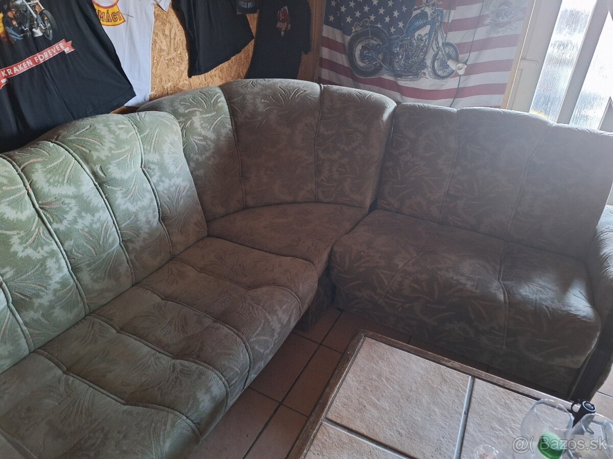 Darujem rohovu sedacku - 2