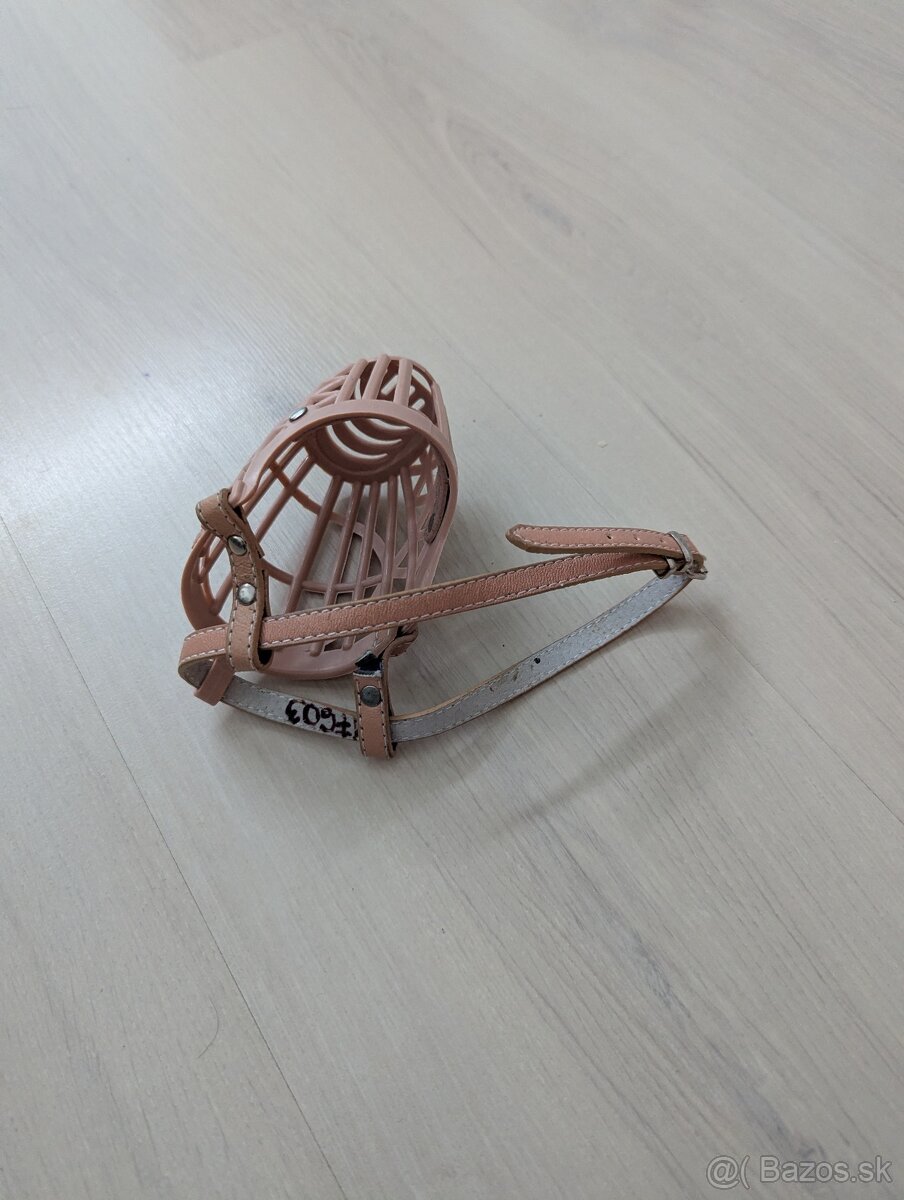 Nahubok plastovy s kozenym remienkom - 2