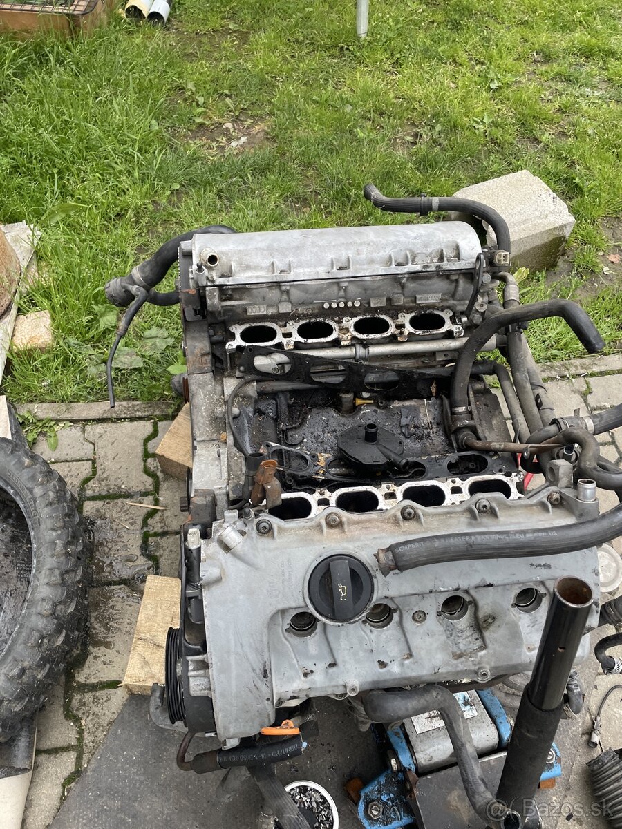 Predám alebo rozpredam motor V8 - 2