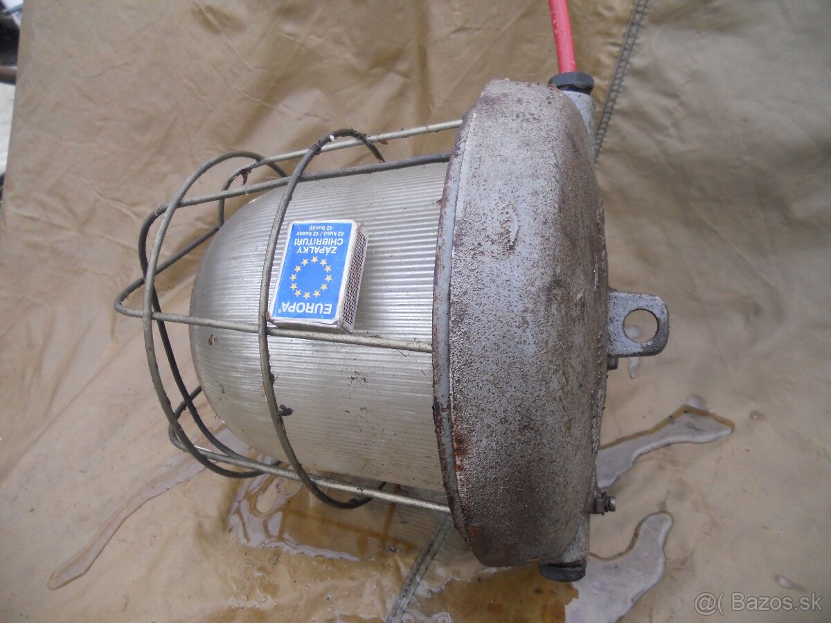 velke historicke EL svitetidlo - 2