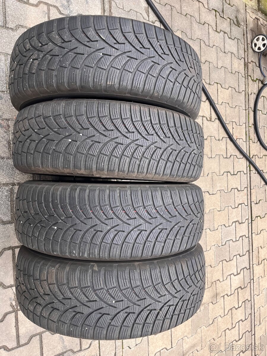 215/65R17 Toyo zimne - 2