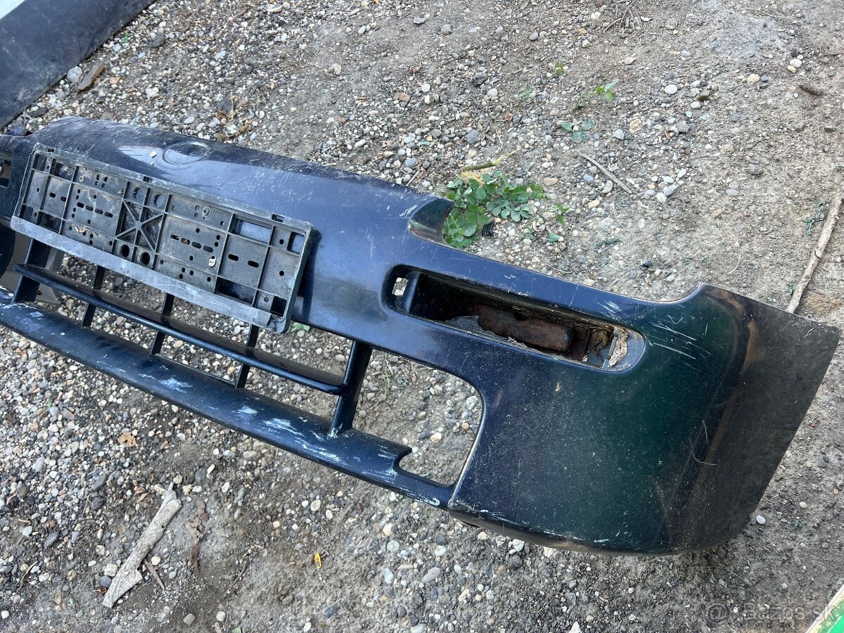 Predám predný nárazník Mazda 323F BA (poškodený) - 2