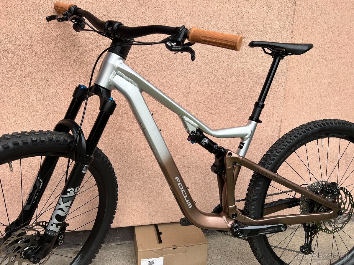 Téměř nový Focus Thron 6.9 model 2025 - 2