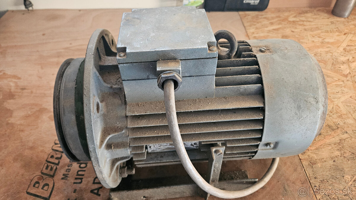 predam prirubovy elektromotor s drziakom na stojato. - 2