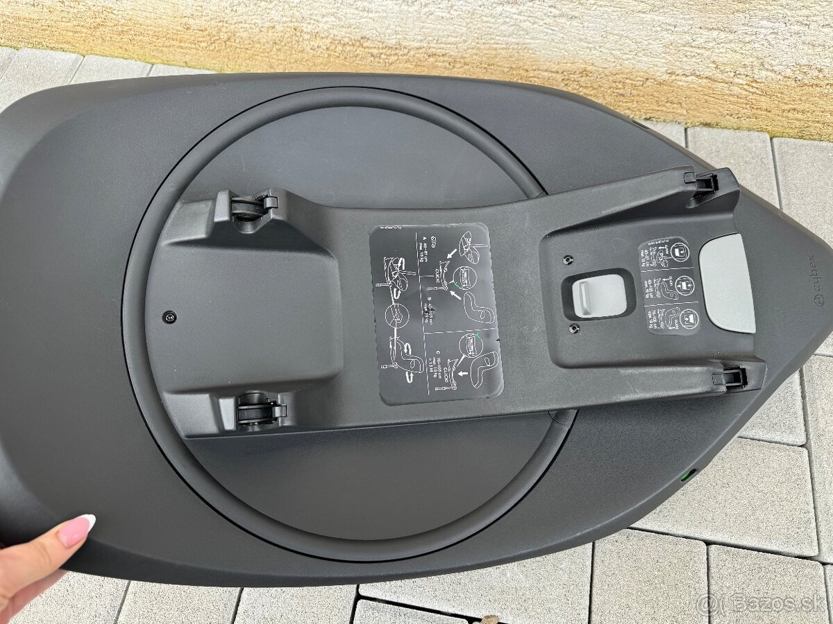 Cybex Cloud G i -Moon Black + základna - 2