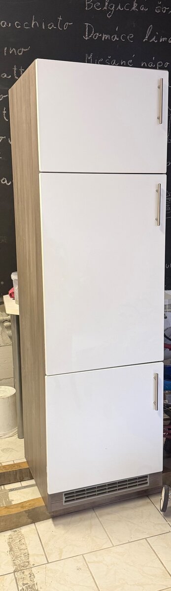 Predám používanú skriňu. 200x60x56,6 - 2
