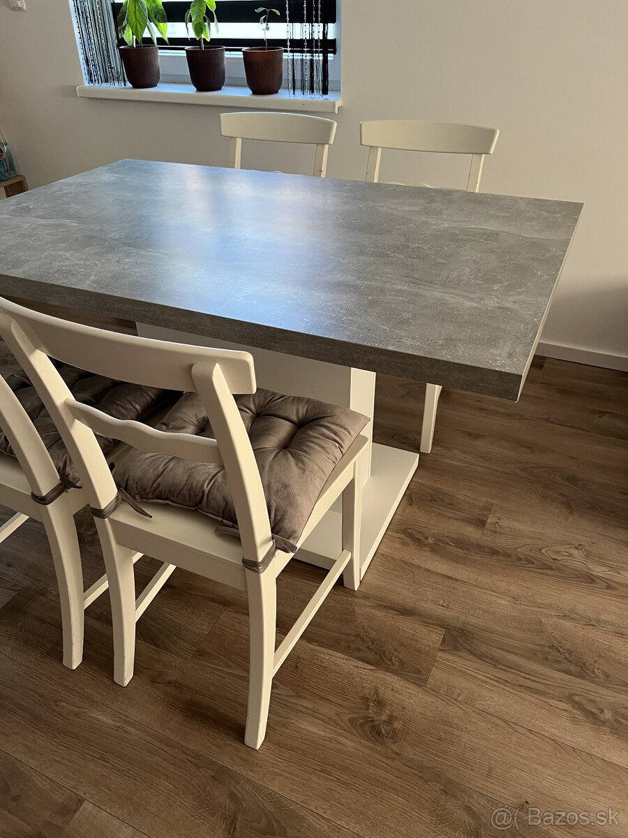Stôl a stoličky - 2