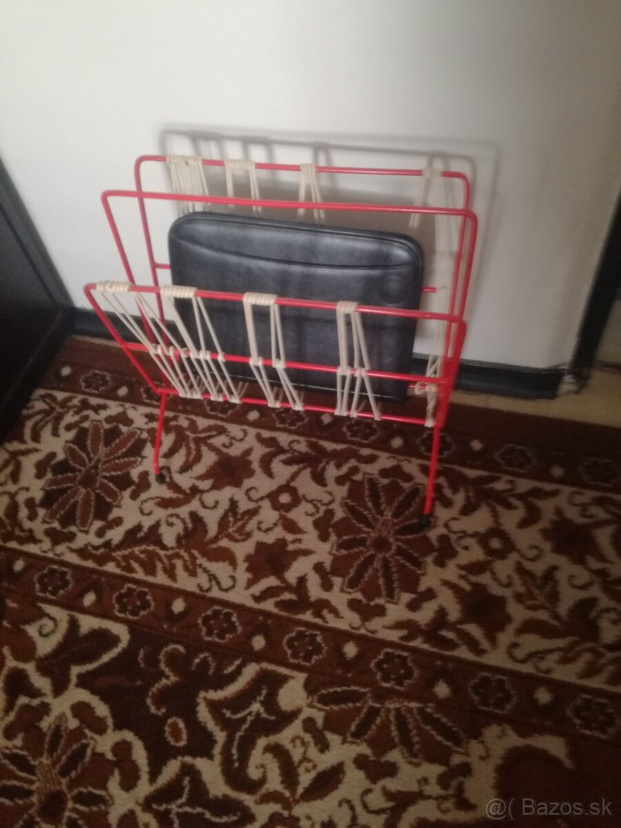 Stojan na noviny - 2