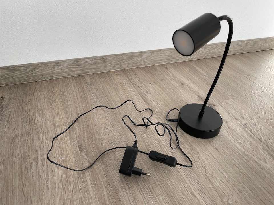 Lacná LED lampa na stôl - 2