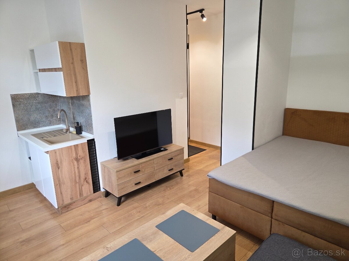 Krátkodobý Prenájom-Apartmán v BB od 3 hod. - Widok 2